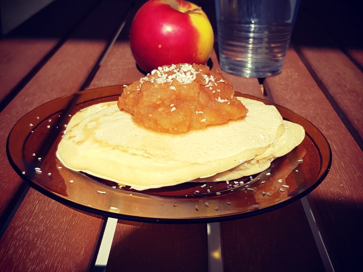 PANCAKES CU TOPPING DE MERE SI&nbsp;MASCARPONE